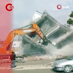 Kahramanmaraş'ta kontrollü yıkım kontrolsüz yıkıma dönüştü! Araçlarda maddi hasar meydana gelirken, çevredeki vatandaşlar büyük korku yaşadı.