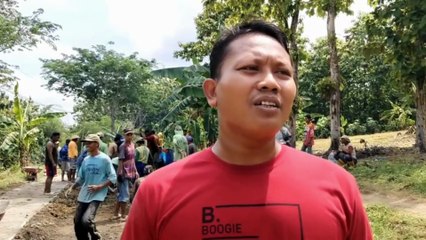 Puluhan Tahun Tak Diperbaiki, Warga Desa Deras Grobogan Swadaya Bangun Jalan Beton