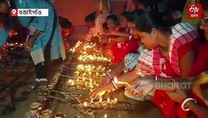 ৫ হেজাৰোধিক মাটিৰ চাকিৰ পোহৰত উজলিল প্ৰাণৰ শিল্পী জুবিন গাৰ্গ; চাকিৰেই লিখিলে 'মায়াবিনী ৰাতিৰ বুকত'