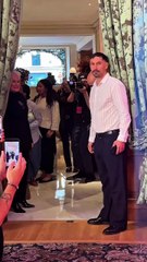 Le casting de la série @allsfaironhulu est à Paris ! 🇫🇷 Les comédiennes principales : @kimkardashian (Allura Grant) @niecynash1 (Emerald Greene) @teyanataylor (Milan) @mssarahcatharinepaulson (Carrington Lane) @glennclose (Dina Standish) @naomiwatts (Li