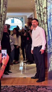 Le casting de la série @allsfaironhulu est à Paris ! 🇫🇷 Les comédiennes principales : @kimkardashian (Allura Grant) @niecynash1 (Emerald Greene) @teyanataylor (Milan) @mssarahcatharinepaulson (Carrington Lane) @glennclose (Dina Standish) @naomiwatts (Li