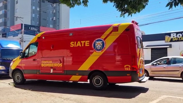 Motociclista fica ferido em colisão com Kombi no bairro Parque São Paulo, em Cascavel