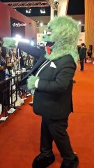 كراكتر السادة الأفاضل يسرق الكاميرات على السجادة الحمراء!