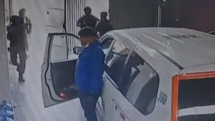 VIDEO | Así cayeron los 13 ladrones que intentaban desvalijar una bodega en medio de la noche en Bogotá