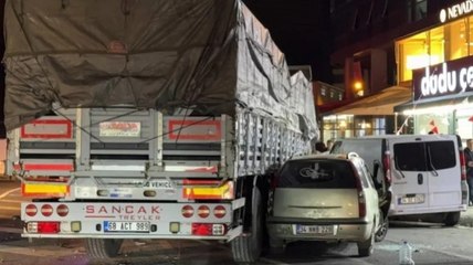 İstanbul'da TIR park halindeki araçları biçti