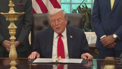 Trump RELIEVED at White House DIWALI After Guest LIGHTS Candle