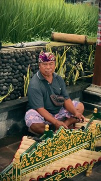 Rindik Bali adalah alat musik tradisional Bali yang terbuat dari bambu yang dipukul, mirip dengan xilofon.#RindikBali #Rindik #AlatMusikTradisional #Jatiluwih #NgurahSuryaKusuma