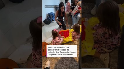 Ana Castela encontra filhos de Zé Felipe com Virginia e dá bonecas 'boiadeiras' de presente #shorts