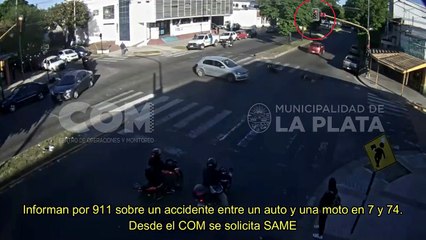 Un motociclista resultó herido tras un brutal choque frente a una comisaría en La Plata
