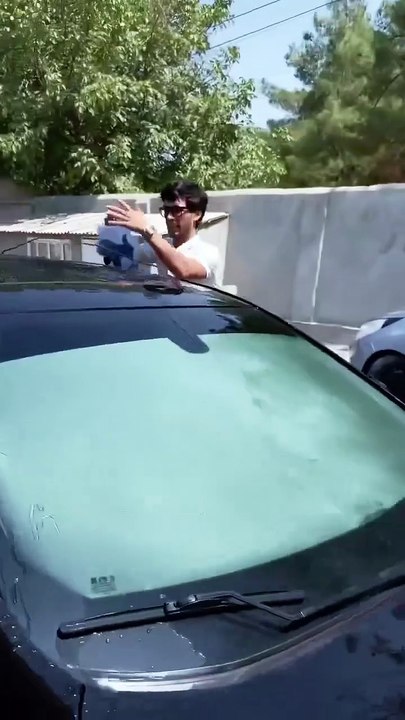 A #child trapped in a #car was rescued in seconds by an expert in opening doors and #cars!