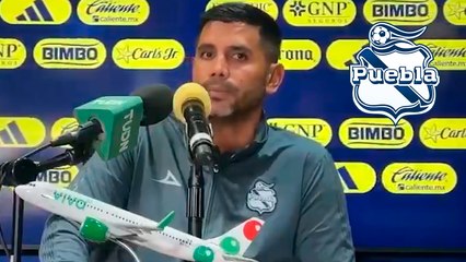 Auxiliar técnico de Puebla muestra su descontento con al arbitraje ante América: "Nos vamos molestos"