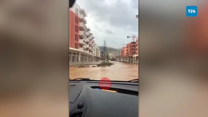 Murat Kurum’un “göz kamaştırıyor” dediği Hatay Atatürk Caddesi yağışta sular altında kaldı