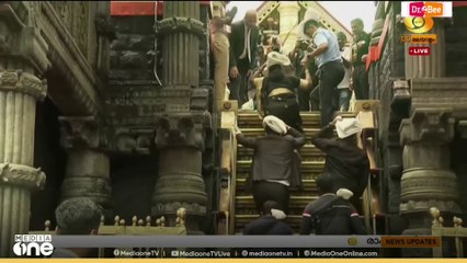 രാഷ്ട്രപതി ദ്രൌപദിമുർമു പമ്പയിലെത്തി....  പമ്പ ഗണപതി കോവിലിൽ നിന്ന് ഇരുമുടി കെട്ട് നിറച്ചു സന്നിധാനത്തേക്ക് യാത്ര തിരിച്ചു.