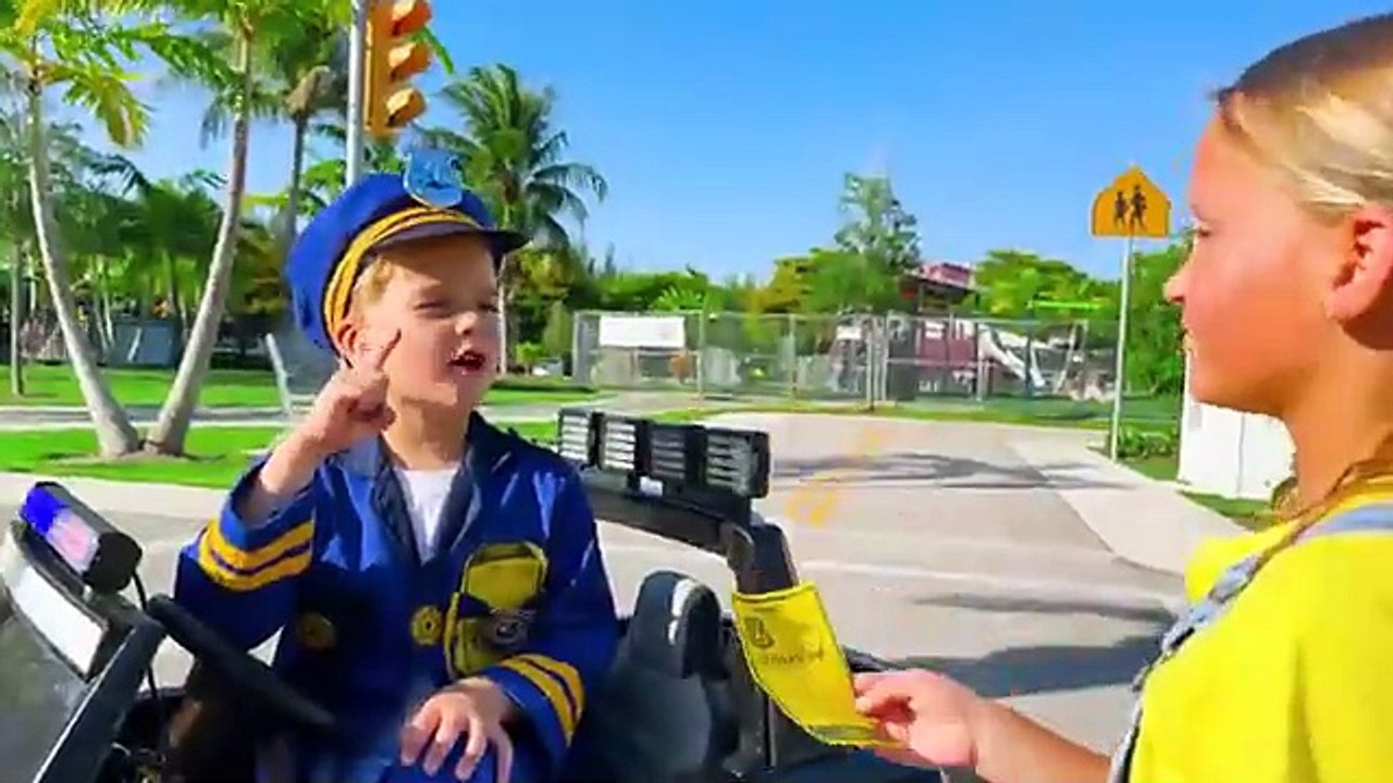 Chris Shows Rules of the Road – Useful Stories for Kids”: