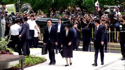 특검, 샤넬백·그라프 목걸이 실물 확보…건진법사가 제출