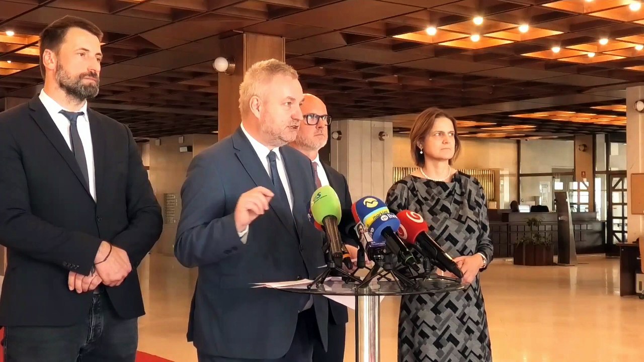 ZÁZNAM: SaS pripomenula vláde povinnosť požiadať parlament o dôveru