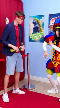 🧀 She Turned Chips Into Jewelry to Sneak Snacks In! 😂 Drop a 😱 if you’d try it!