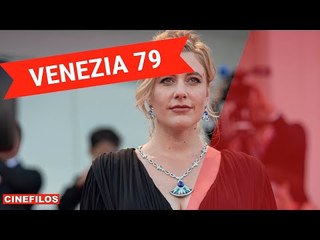 Greta Gerwig sul red carpet White Noise a Venezia 79