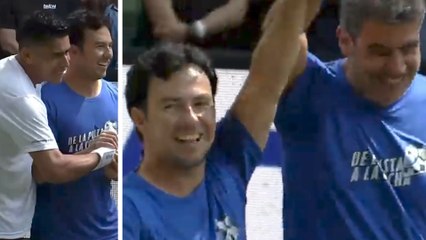 Checo Pérez aplica Hat-Trick a Osvaldo Sánchez en evento de escudería Telmex