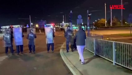 Irlanda, scontri tra polizia e dimostranti anti-immigrazione a Dublino