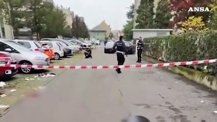 Milano, donna ferita al volto con un coltello: i rilievi sul posto