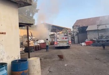 Incendio consume bodega abandonada en Guadalupe y causa alarma entre vecinos