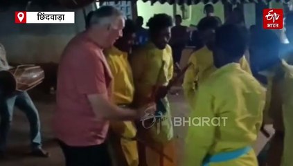 मध्य प्रदेश के इस गांव में लगी विदेशी मेहमानों की कतार, देसी अंदाज की खातिरदारी के हुए दिवाने