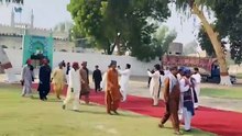 🚨 Red Carpet for Killers! In Shikarpur, several notorious dacoits with bounties ranging from 20 to 70 lakhs have surrendered & given a red carpet welcome.