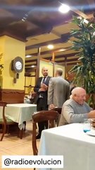 El rey Felipe VI aplaudido en el restaurante Azofra en su visita a Burgos