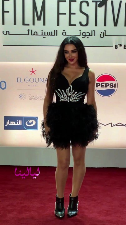 إطلالة سامية الطرابلسي من العرض الخاص لفيلم -السادة الأفاضل- من مهرجان الجونة السينمائي-