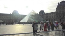 '사상 초유 보석 도난' 루브르박물관 사흘 만에 재개관...박물관장 사직서 반려 / YTN