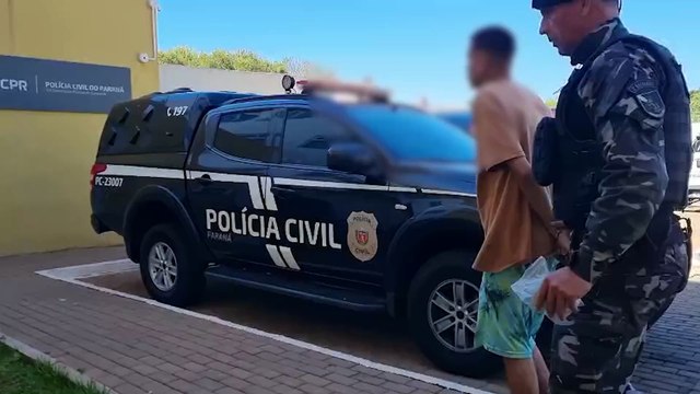 Homem é preso pelo Pelotão de Choque da PM em ação contra tráfico de drogas no bairro Interlagos