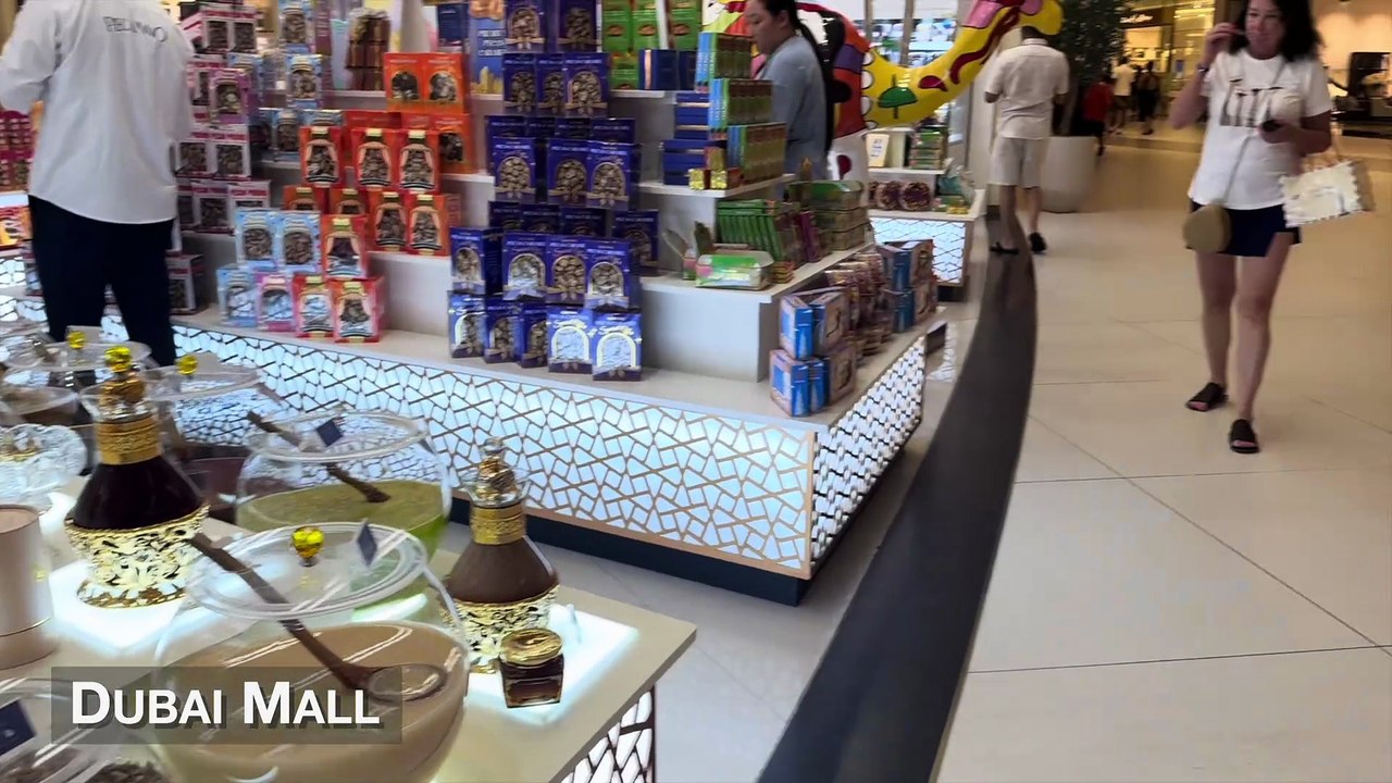 Experience the breathtaking top view from Burj Khalifa, the tallest building in the world! 🌆 Watch stunning aerial scenes of Downtown Dubai, The Dubai Fountain, and the city’s glittering skyline in 4K Ultra HD.  📍 Location: Burj Khalifa, Downtown Dubai,