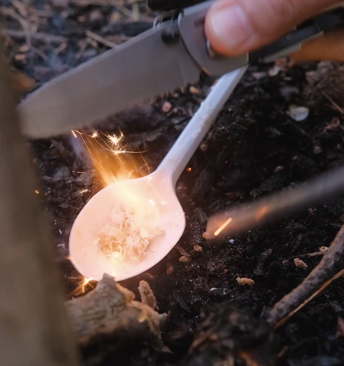 An amazing woman will teach you the most effective fire starter hack! 👍🏼