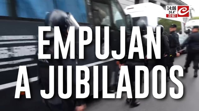 Los jubilados marchan al Congreso y son reprimidos por efectivos policiales