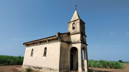 IGREJA ABANDONADA COM ESTRANHOS SÍMBOLOS E UMA ILUSTRE MORADORA