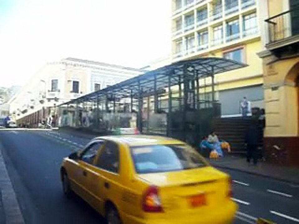 Estacion Plaza Grande del Trolebus en Quito