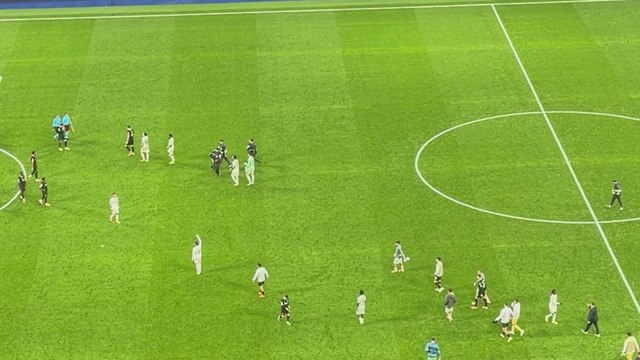 Los saludos de Xabi Alonso, Vinicius y Mbappé tras el final del Real Madrid vs. Vinicius