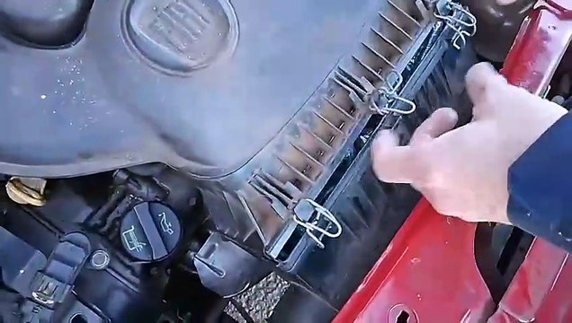 PRF flagra transporte clandestino de produtos para emagrecimento escondidos em carro na BR-277