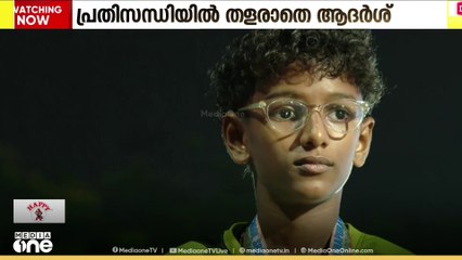 അർബുദം ഇരുട്ടു വീഴ്ത്തിയ ജീവിതത്തിൽ പോരാടി നേടിയ തിളക്കം; ഇരട്ട സ്വർണനേട്ടവുമായി ആദർശ്