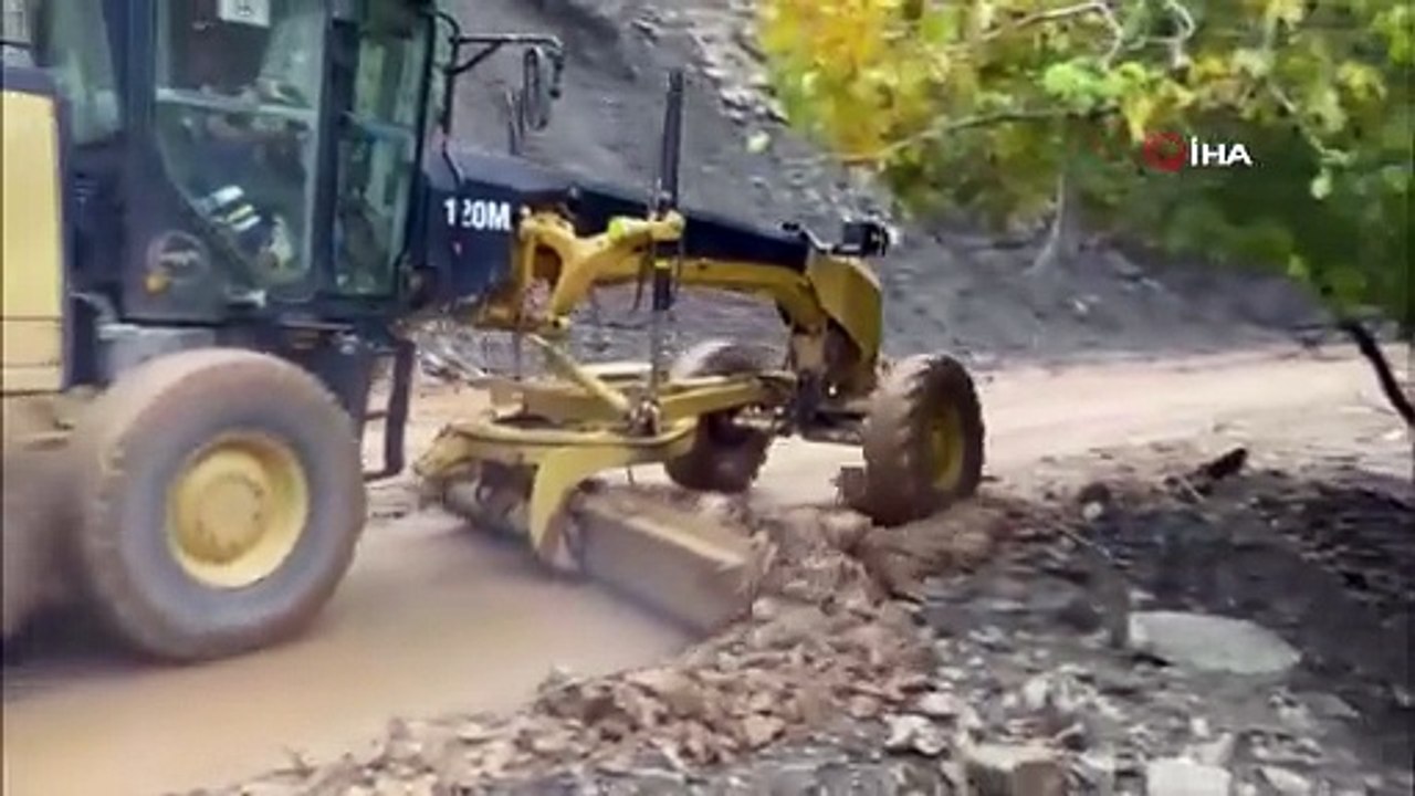 Sağanak yağışlar bir ilimizi daha yuttu: Sağanak heyelana neden oldu, sokaklar sular altında kaldı