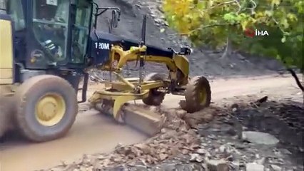 Sağanak yağışlar bir ilimizi daha yuttu: Sağanak heyelana neden oldu, sokaklar sular altında kaldı