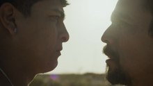 En el camino Tráiler