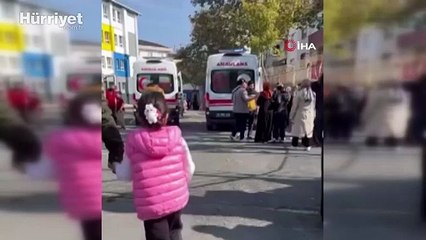 Eyüpsultan’da bir okulun kapısı öğrencilerin üstüne düştü