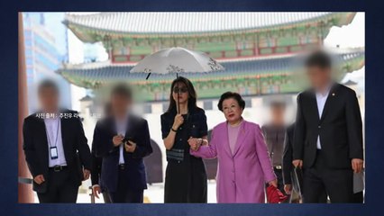 "어좌 제왕놀이"·"무속과 관련?"...김건희 '용상' 비난 쇄도 [앵커리포트] / YTN