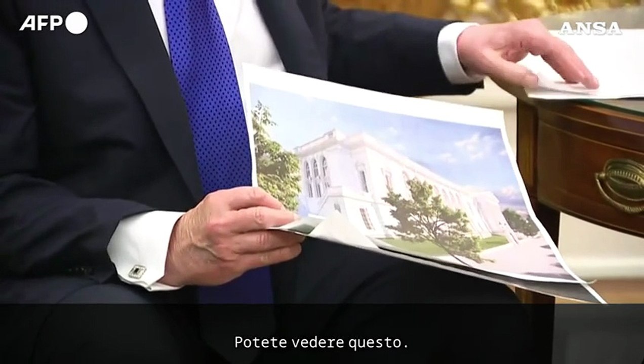 Trump: "L'ala est della Casa Bianca sara' demolita" e mostra foto della sala da ballo a Rutte