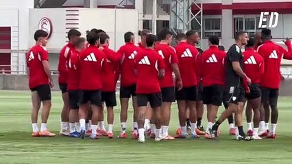 El Sevilla FC entrena en la sesión previa a viajar a San Sebastián