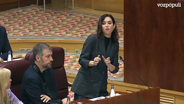 Ayuso acusa a Vox de ser unos catetos que mezclan salud mental, vivienda e inmigración