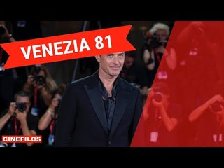 Jude Law sul red carpet di Venezia 81
