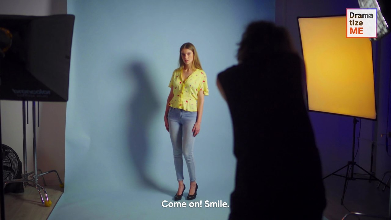 PHOTOGRAPHER UNDRESSED HIS MODEL
